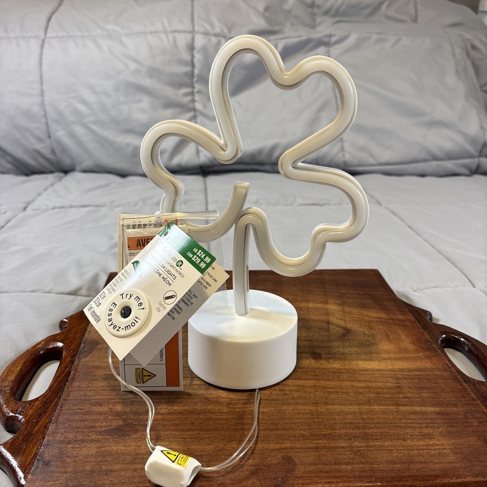 9.5" Four Leaf Clover Neon Light Decor. Green LED With Black Battery Box. NWT